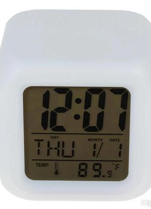 Настільні годинники хамелеон куб color change з термометром бу...