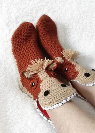 Вязаные носки-лошади