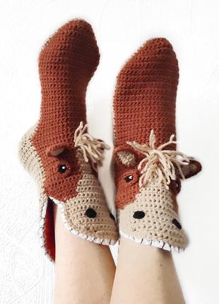 Вязаные носки-лошади