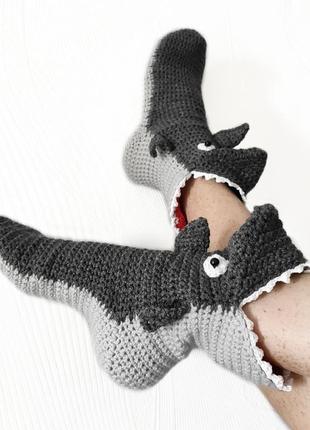 Вязаные серые носки-акулы3 фото
