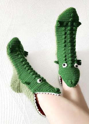 Вязаные носки-крокодилы ручной работы5 фото