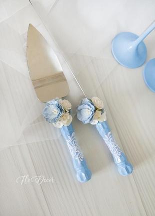 Нож и лопатка для торта в бело-голубом цвете