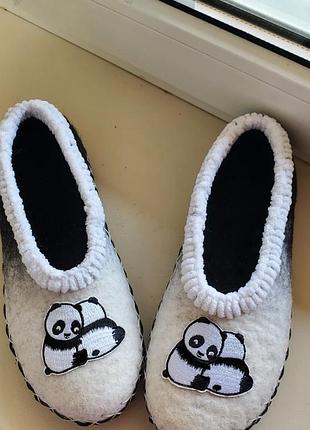 Войлочные тапки " панды"