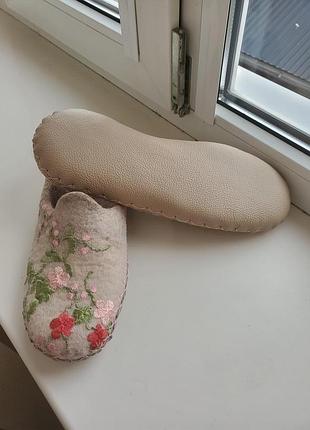 Войлочные тапки3 фото