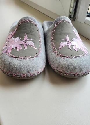 Войлочные тапки" sera"