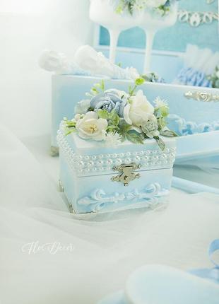 Голубая шкатулочка под кольца с цветами