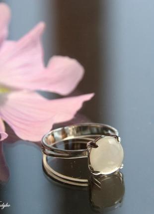 Серебряное кольцо с белым ониксом, кольцо с камнем, перстень с белым ониксом