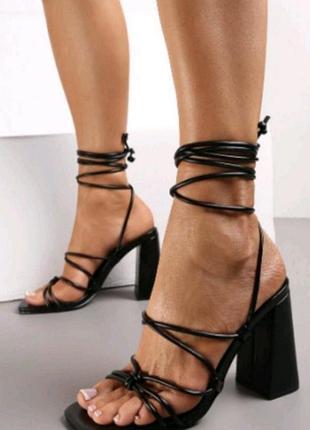 Женские босоножки