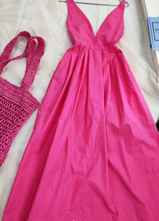 Ефектна рожева сукня з вирізом shein
