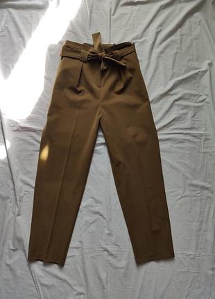 Брюки на высокой посадке с поясом