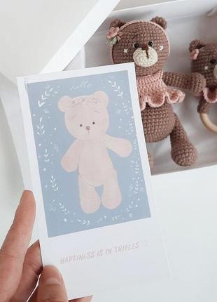 Подарунковий набір для новонародженого "вязаний ведмедик і брязкальце"7 фото