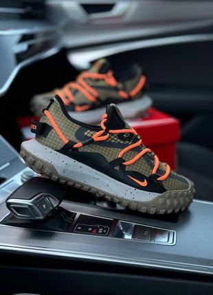 Чоловічі кросівки nike acg mountain fly low khaki orange7 фото