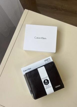 Коричневий гаманець calvin klein