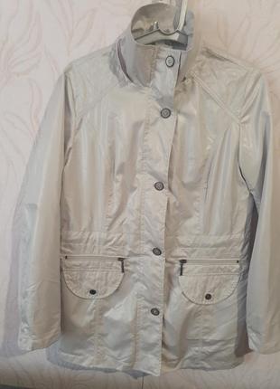 Легенька  курточка, на весну,  осінь.