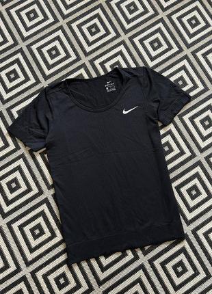 Спортивна футболка  nike - s