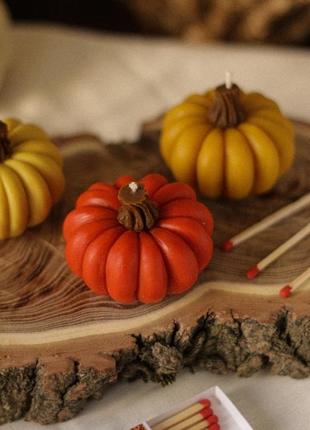 Свічка гарбуз з бджолиного воску осінь