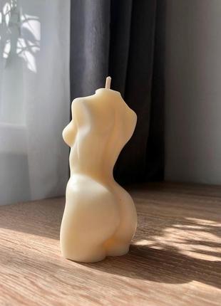 Соевая ароматизированная свеча женский торс "nude candle"3 фото