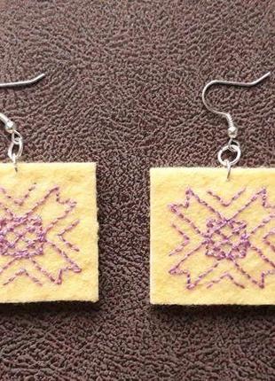 Вышитые сережки "солнышки"