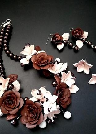 Колье та серёжки з трояндами шоколадного кольору3 фото