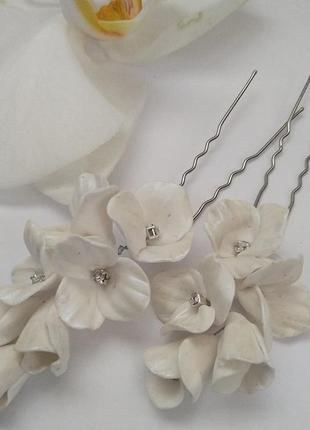 Весільні шпильки з квітами з полімерної глини та стразами1 фото
