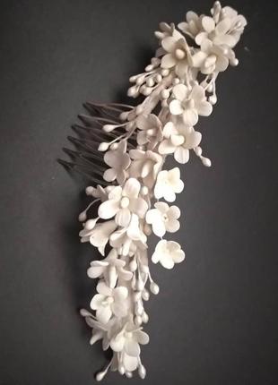 Свадебная веточка с цветами из полимерной глины и тычинками3 фото