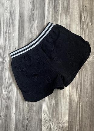 Шорты черные на резинке жаккардовые