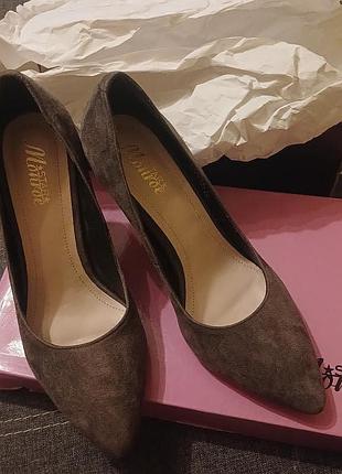 Натуральні замшеві туфлі на підборах