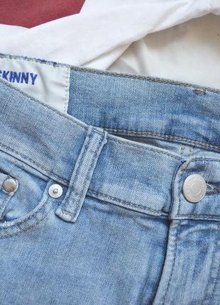 Якісні, трохи завужені джинси h&m,  посадка висока, стильні потертості4 фото