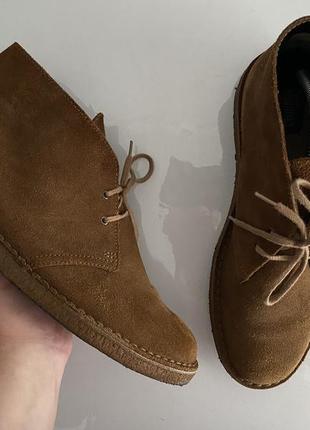 Замшеві чоловічі півчобітки / дезерти  clarks desert boot1 фото