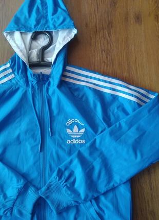 Куртка adidas
&lt;unk&gt; оригинал4 фото