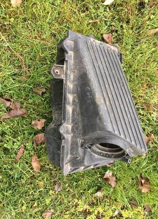 Фольксваген гольф-4 корпус повітряного фільтра