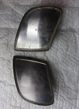 Пассат б-4 кутовий відбивач біля фари,ціна за комплект