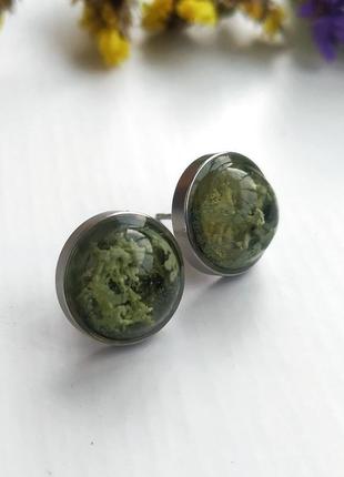 Зелені сережки вкрутки з епоксидної смоли3 фото
