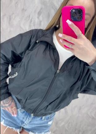 Женская короткая лаконичная куртка ветровка из кож.зама батал