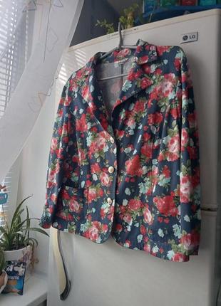 Пиджак в цветочный принт3 фото