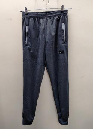 Спортивні штани чоловічі,сірі,на манжеті.
т-5595.ціна:370грн
розміри:xl-5xl