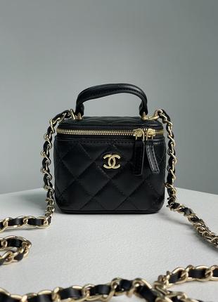 Женская сумка в стиле chanel classic black lambskin pearl crush mini vanity case premium.3 фото