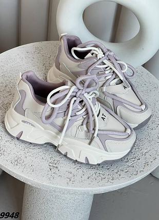 Стильные женские кроссовки