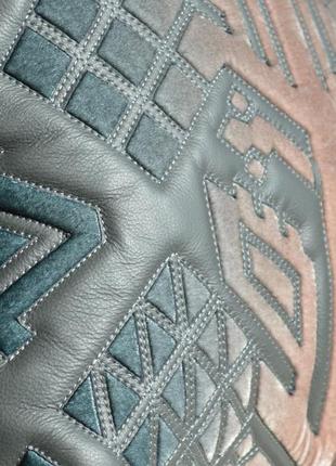 Шкіряна подушка 45 х 45 см з українським орнаментом. натуральна шкіра та шовковий оксамит8 фото