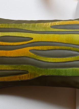 Шкіряна подушка з абстрактним орнаментом. натуральна шкіра та шовковий оксамит4 фото