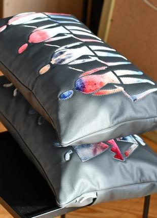 Кожаная подушка avant-garde. натуральная кожа и шелковый бархат5 фото