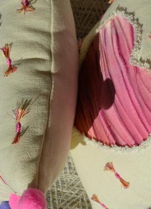 Льняная декоративная подушка. натуральный лен и аппликация сердца из розового шелка2 фото