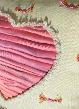 Льняная декоративная подушка. натуральный лен и аппликация сердца из розового шелка3 фото