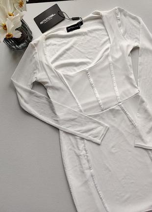 Нова біла корсетна сукня