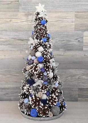 Новогодняя ёлка из шишек