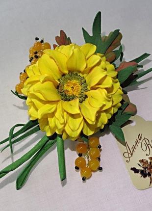 Брошь и заколка с цветком из фоамирана ручной работы "желтая хризантема с ягодами"1 фото