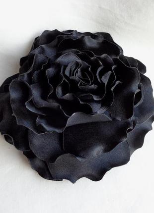 Брошь цветок из атласной ткани "черная гвоздика"2 фото