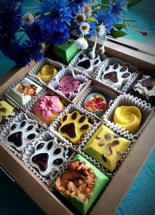 Шоколадні цукерки ручної роботи (асорті, на замовлення)6 фото
