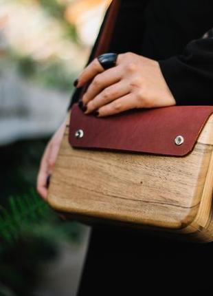 Женская деревянная сумочка