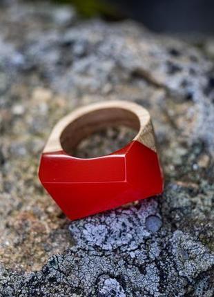 Дерев'яна яний перстень з епоксидною смолою1 фото